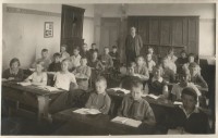 Aleksandrs Kaverzņevs vada stundu Rīgas krievu 7. pamatskolā